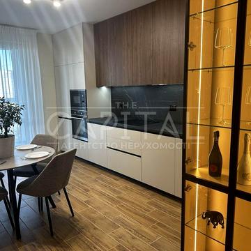 Велика Васильківська вул. (Червоноармійська), 37