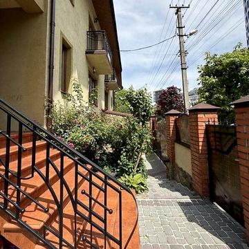 Котедж преміум-класу біля ЖК Parus Park, вул. Поперечна