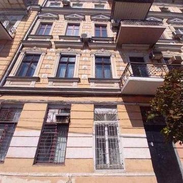 Центр, ул. Тираспольская . Квартира со своим подвалом и палисадником