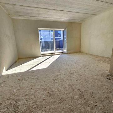 Місячна вул.