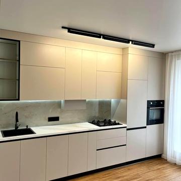 Студентська вул., 24