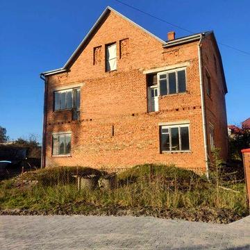 Продаж будинку з ділянкою