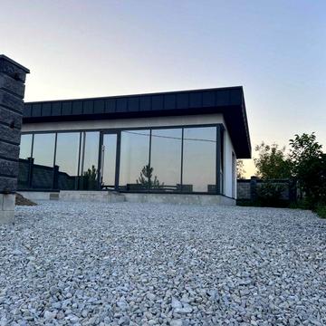 Продам котедж в районі Тинного