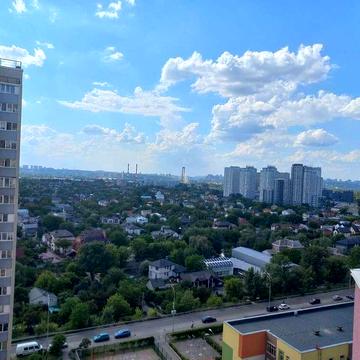 Продам велику нову 1-но кім. квартиру, м. "Осокорки , вул. Чавдар.