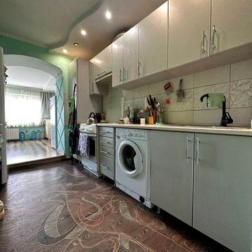 Паркова , 2 поверх , 4х кімнатна квартира