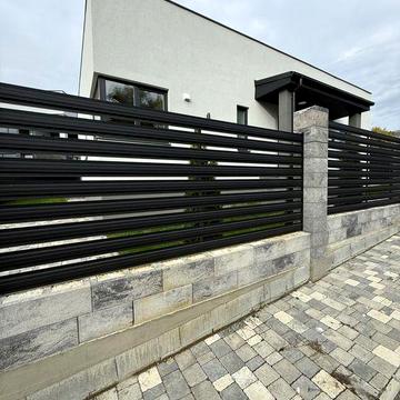 Новий будинок біля лісу