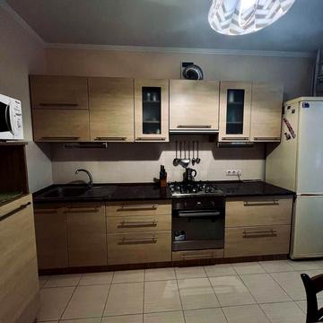 Черкаська вул., 3