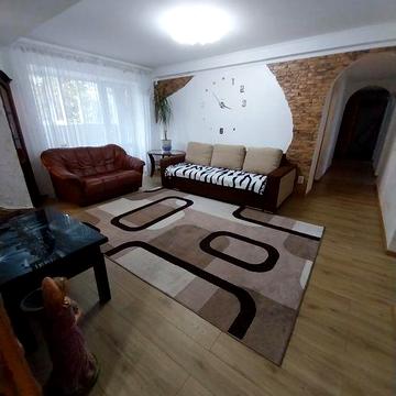 Продам квартиру по вул. Стеценка 9