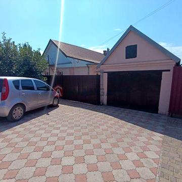 Продам частину будинку з окремим входом та гаражем, Шевчик