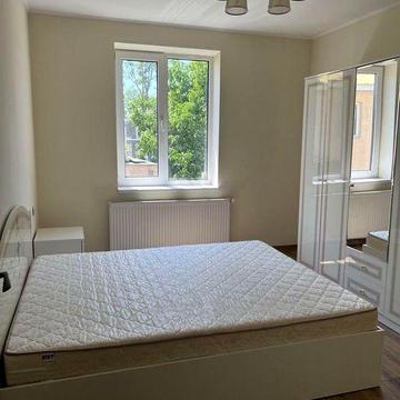 Продам простору 2-кімнатну квартиру з ремонтом, центр міста