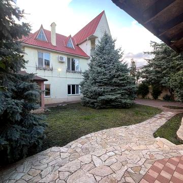 Сдам дом на Фонтане!Коммунальные включены в аренду!