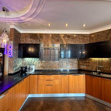 Центр,Поділ, Почайнінська 70 4-х кімнатна квартира з якісним ремонтом