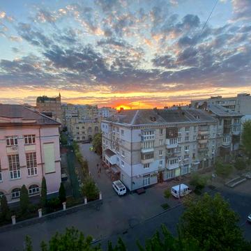 1-но кім. у історичній частині Подолу, шукає свого нового господаря.