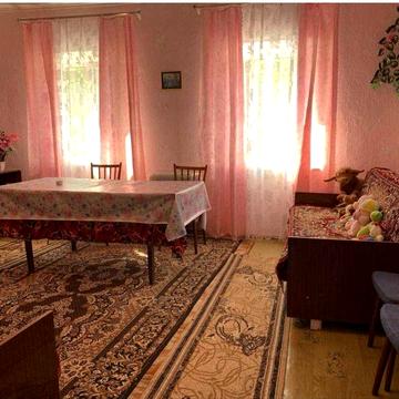 Продаж будинку в гарній локації з мальовничою природою