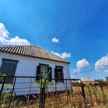 Продам дом в центре Таромского