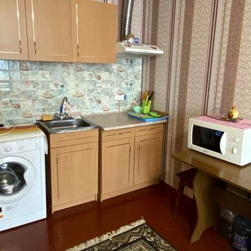Продам гостинку на бл. Каркача. З меблями і технікою