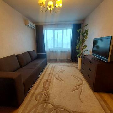 Володимира Івасюка просп. (Героїв Сталінграду), 25