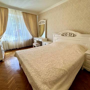 Велика Арнаутська вул., 2а