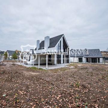 Князів Корецьких вул., 42