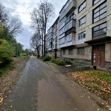 2-х кімнатна на Космонавтів 49 1-поверх