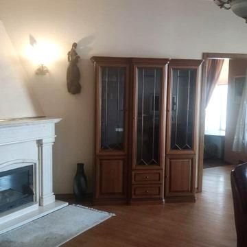 Костянтинівська вул., 1