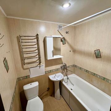 Камянецька вул., 102