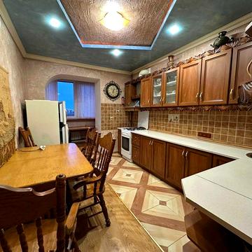 Сдается 1 комнатная на Сахарова в доме с газом