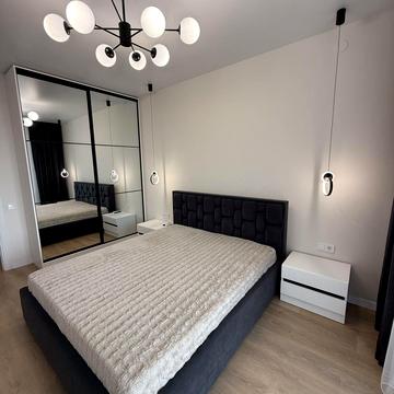 Героїв Крут вул., 7