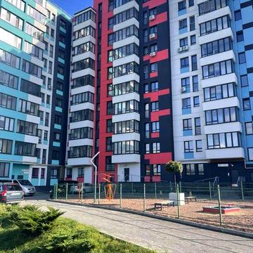 Продам 3-х кімнатну квартиру в новобудові центр міста