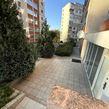 Молодіжна вул., 2/3а