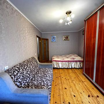 Буковинська вул., 18