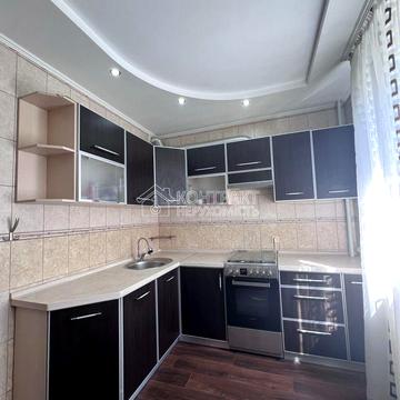 молодіжна, 2 а