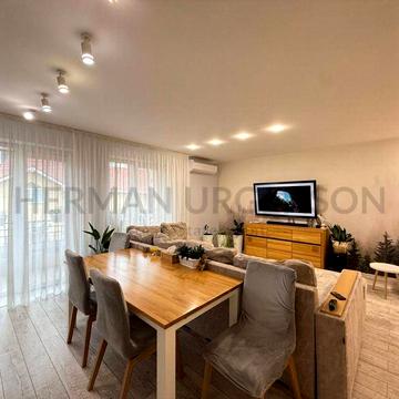 Продаж таунхаусу 207 м.кв / 1 сотка / вул. Капушанська