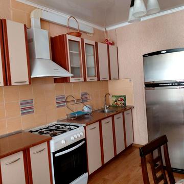 Тополина вул., 22