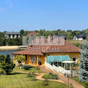 Центральна вул.