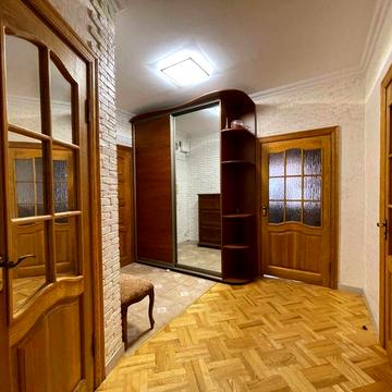 3к Новоместенская 10а (80кв) 4/6кирп паркинг ремонт мебель