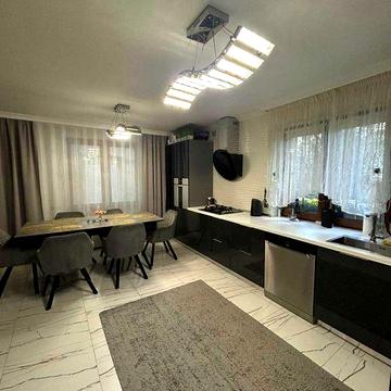 Дом мечты с ремонтом, мебелью  и бассейном, 5 мин. от ул. Заболотного!