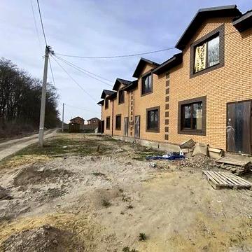 Продаж таунхаусу в чороновому стані 95 кв м. 3 кімнати,