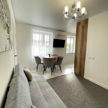 Михайла Грушевського вул., 33