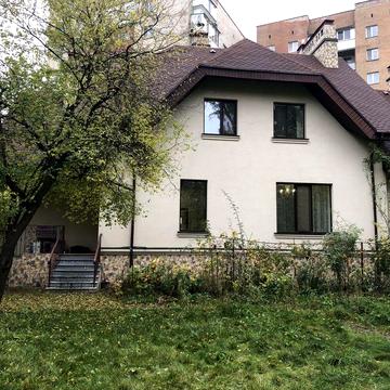 Метро Житомирська , вулиця Верховинна