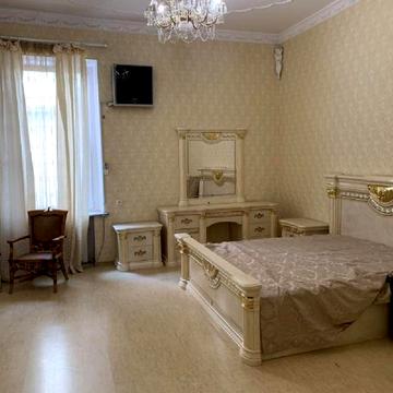 Софіївська вул., 11