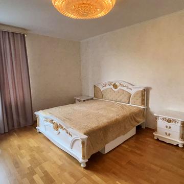 Миколи Ушакова вул., 1-В