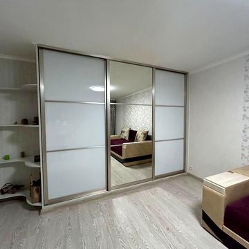 Михайла Донця вул., 25
