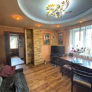 Продаж або обмін квартири. Центр. Є гараж. Є-відновлення.