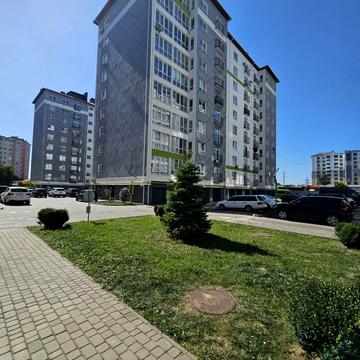 Олександра Довженка вул., 33