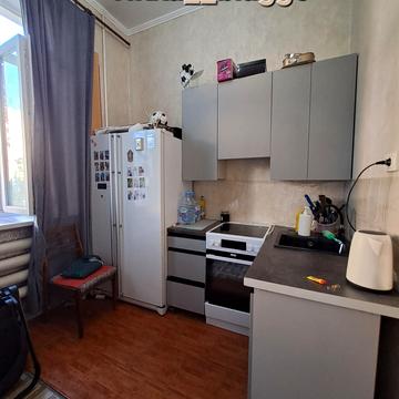 Лялі Ратушної вул., 130