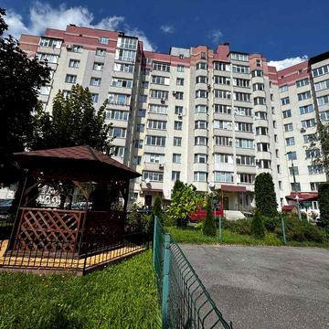 Продається двохрівнева квартира по вул. Зодчих