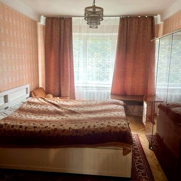 Верховної Ради бульв., 28