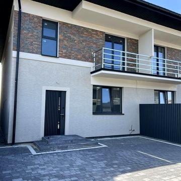 Продаж котеджу в New Village