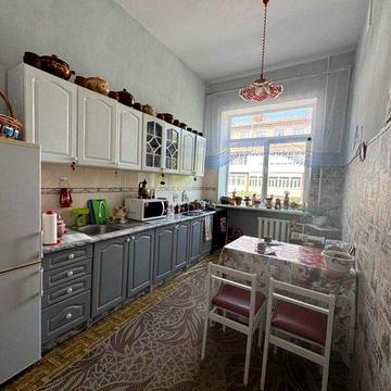 Простора 4-кімнатна квартира в РАКОВО !